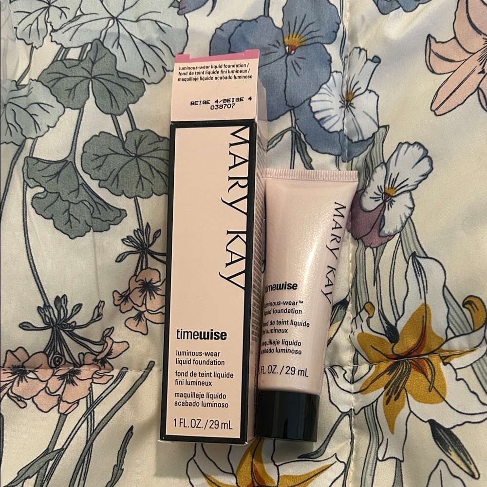 Mary Kay Timewise Foundation in Soft Pink Packaging beige 4